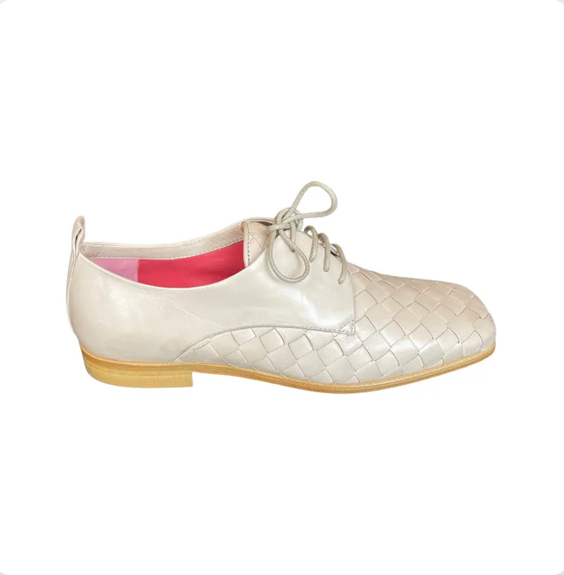 4042 Yuna Woven Lace Up Loafer